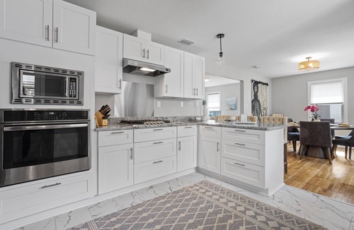 Long Beach House | FULLY STOCKED Beach Bungalow in Long Beach- close to beach, w/POOL, large yard!