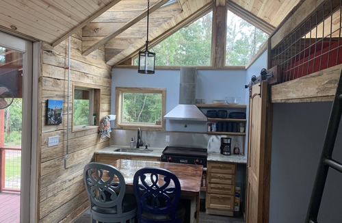 Biloxi Cabin | Fun Bunkhouse located right on the River