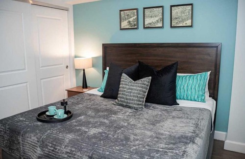 Downtown Jacksonville Apartment | Fun Cozy 1 Br King Apts - 1 25 Mile Walk to TIAA Bnk Fld