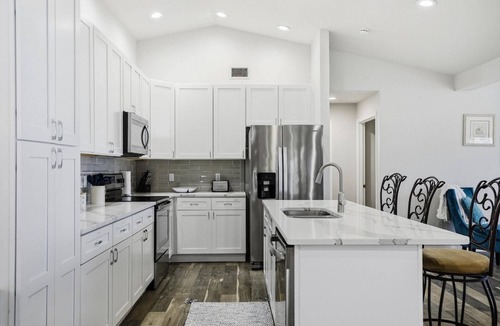 Palm Harbor House | Fun in the Sun Retreat | 3BR Pool Home | Dog Friendly | Minutes to Beach | Palm Coast
