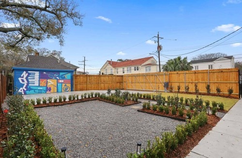 Broadmoor Apartment | Furnished Studio on adorable st, W Parking!