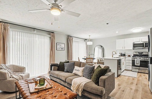 Notre Dame Apartment | Game Day Luxury | 2BR/2BA Condo Near Notre Dame | Private Balcony