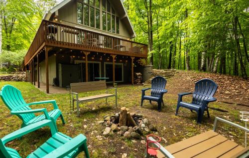 Michaywe House | Game Room Cabin Pool & Hot Tub Access