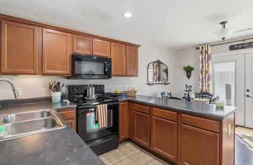 Prairie Grove House | Game Room + Firepit Family-Friendly Near U of A Quiet Prairie Grove Stay