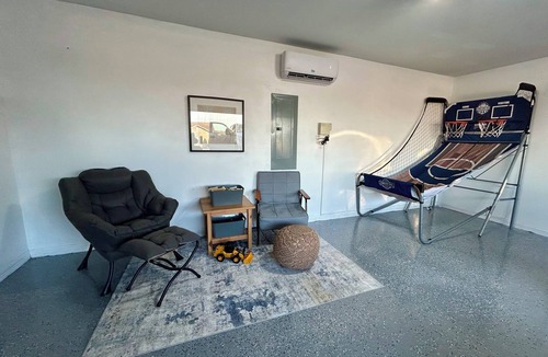 Prairie Grove House | Game Room + Firepit Family-Friendly Near U of A Quiet Prairie Grove Stay