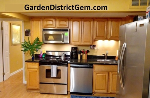 Faubourg Delassize Condo | Garden District Gem, Steps from the St. Charles Streetcar STR:GardenDistrictGem