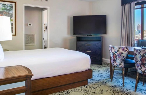 Faubourg Lafayette Resort | Garden District Studio at Wyndham Avenue Plaza – Historic Charm