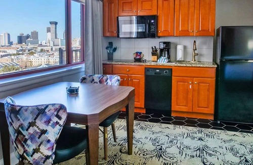 Faubourg Lafayette Resort | Garden District Studio at Wyndham Avenue Plaza – Historic Charm