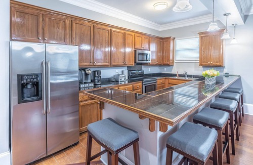 Faubourg Livaudais House | Garden District Upscale Summer Escape w/Gated Off-St Parking & Streetcar Access