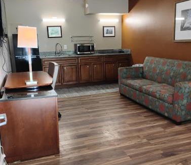 Baton Rouge Apartment | Gated - 1 King Bed 1 Bath Apt with Full Kitchen 119