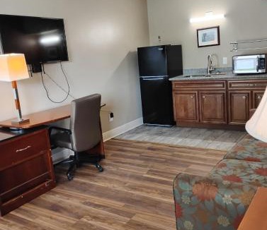 Baton Rouge Apartment | Gated - 1 King Bed 1 Bath Apt with Full Kitchen 119