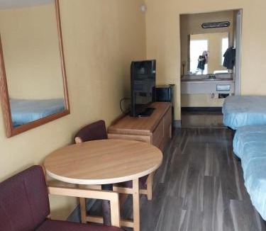 Jackson Apartment | Gated 2 Queen Beds Hotel Room 111