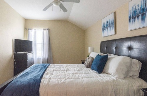 Marbella House | *Gated Cozy lovely home| private pool & Spa| Disney World