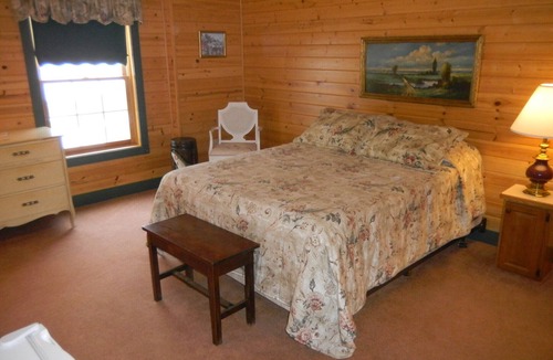 Thompsonville Bed & Breakfast | Gatehouse B&B one mile from Crystal Mountain Golf & SKI Resort and Kayak launch
