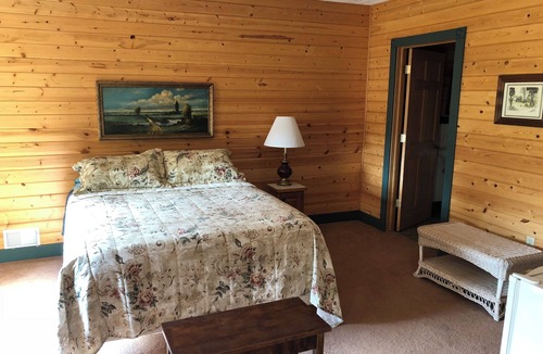 Thompsonville Bed & Breakfast | Gatehouse B&B one mile from Crystal Mountain Golf & SKI Resort and Kayak launch