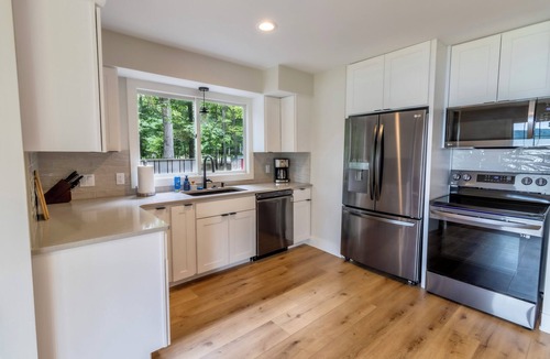 Empire House | Gather and Relax on Little Glen Lake at Blue Haven