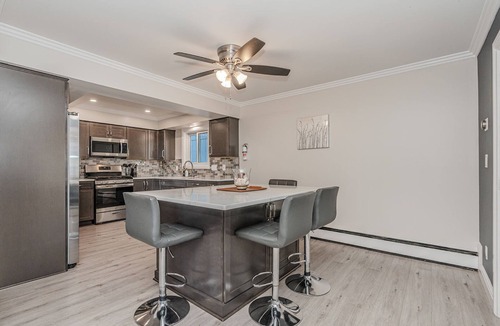 Anchorville House | Gather & Relax! 9 Beds, Kayaks/SUPs, Swimming, Games, Fire Table, Sunsets!