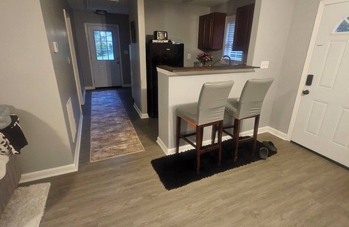Jefferson Park Apartment | Gem in the city. Cozy 1-bedroom apartment in marvelous East Point with AC.