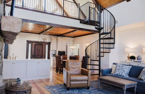 Jesup House | Georgia on My Mind Coastal farmhouse on 190 acres for total privacy - sleeps 12