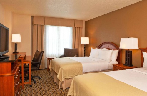 College Park Hotel | Get Ready for a Blissful Getaway! Close to NEW World of Coca-Cola, Pet-Friendly