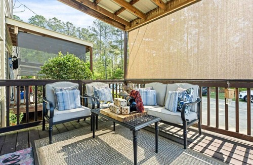 Auburn - Opelika Villa | Getaway on Gatewood-1K, 1Q, 2.5 bath, parking, 5 min to AU, I-85, Games