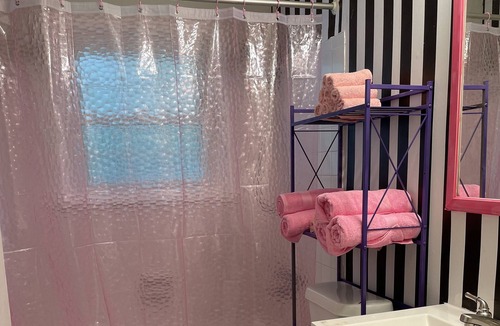 Decatur House | Girly Theme bungalow, 10 minutes to downtown. 25 minutes to the airport.