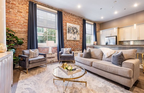 Arts/Warehouse District Condo | ✨GLAM MEETS DOWNTOWN HISTORIC CHARMER✨Spacious Corner Condo with Sleeper Sofa | The Stella