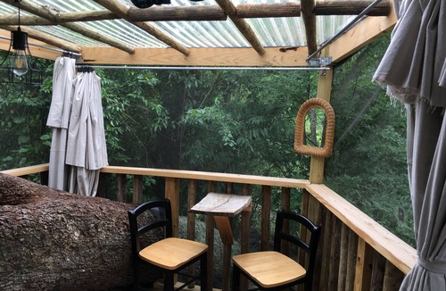 Live Oak House | Glamping Treehouse on Farm, Unique Experience!