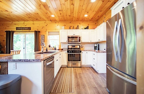 Empire Cabin | Glen Arbor, MI - Walk to Town ~ Home Theater ~ Pool Table ~ Bonfire