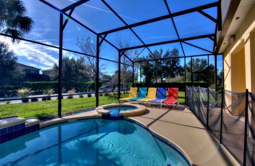 Loughman House | Global Bowling Villa, 1GB wifi, video wall TV, private/heated pool, sleeps 34