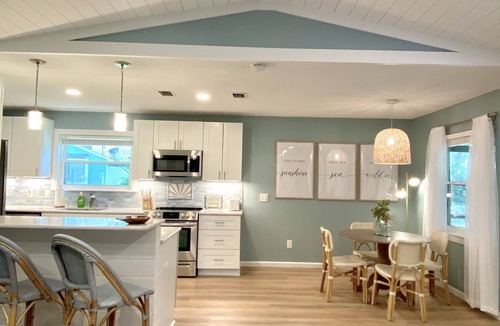 Fernandina Beach Cottage | Golf Cart, Sun, Sand, & Island life Beach Retreat!