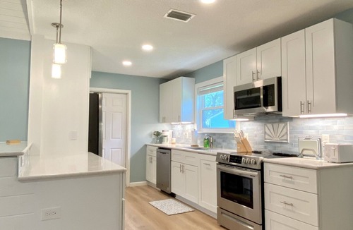 Fernandina Beach Cottage | Golf Cart, Sun, Sand, & Island life Beach Retreat!