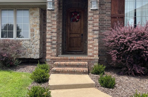 Brookline Station House | Golf Getaway! Perfect for Large Families! Only 10 minutes from the Airport!