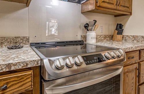 Hot Springs Village House | Golf Lover's Getaway! Cozy 2BR/2BA Townhome, Walk to DeSoto Golf Club!