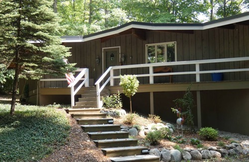 Bellaire House | Golf & Ski Retreat; Sleeps 13, Just 5 min to 6 Top Golf Courses