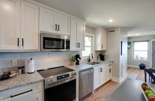 Groveoak Cabin | Gorgeous Cabin Great for Groups or Families with Jacuzzi, Fire Pit and Views in Alabama
