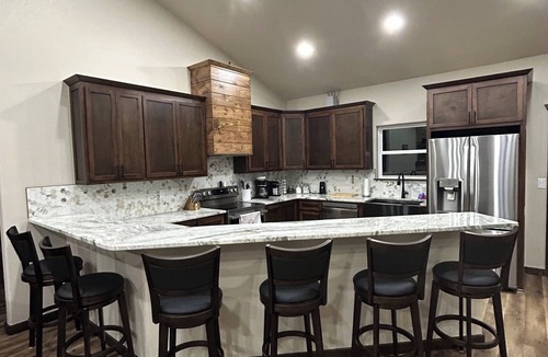 Redlick House | Gorgeous rustic modern home tucked away in Texarkana - 4 bedrooms available