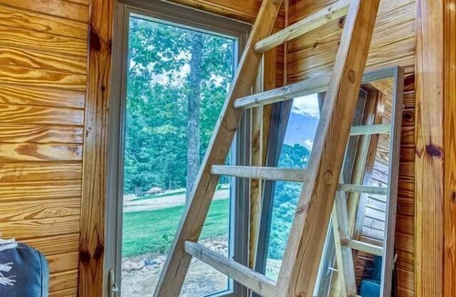 Rogersville Cabin | Gorgeous Tiny House with Indoor and Outdoor Lounging Space in Alabama