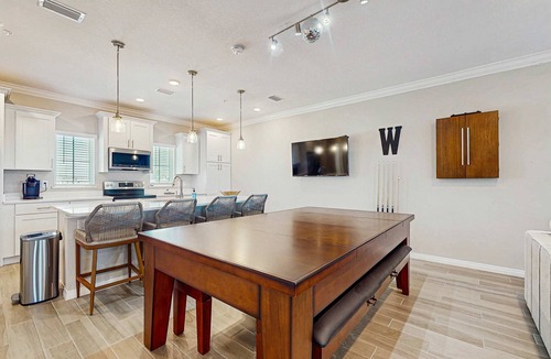Ono Island Villa | Gorgeous townhouse, plenty of space, lots of games, shared pool, close to beach
