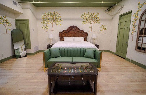 Biloxi Hotel | Government St. Balcony Suite 211