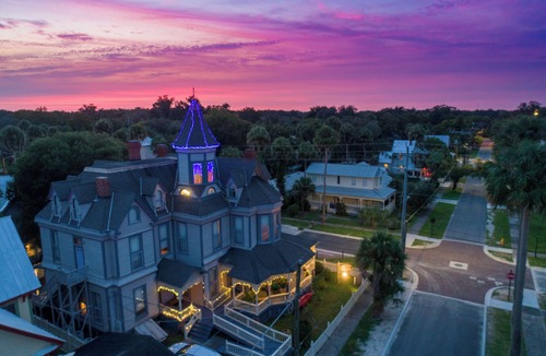 Palatka House | 'Grand Gables' Home: 1 Block to St Johns River!