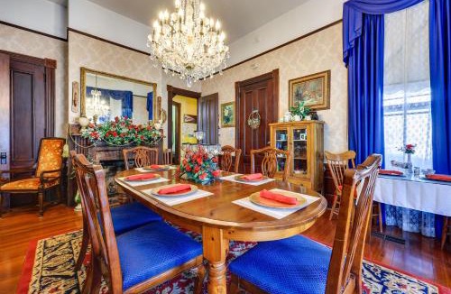 Palatka House | 'Grand Gables' Home: 1 Block to St Johns River!