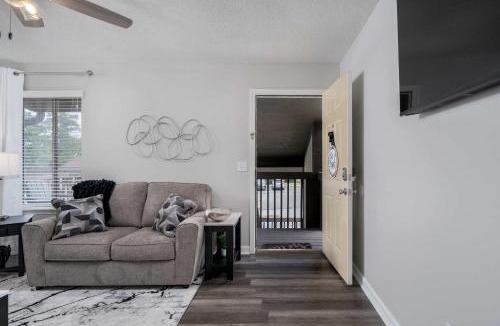 Northport House | Grand Lakes Condo - Renovated 2BR-1 5BA Condo - Near UA