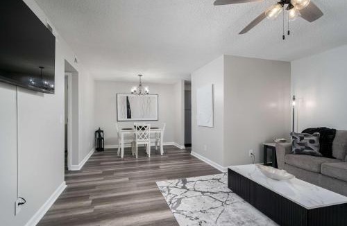 Northport House | Grand Lakes Condo - Renovated 2BR-1 5BA Condo - Near UA