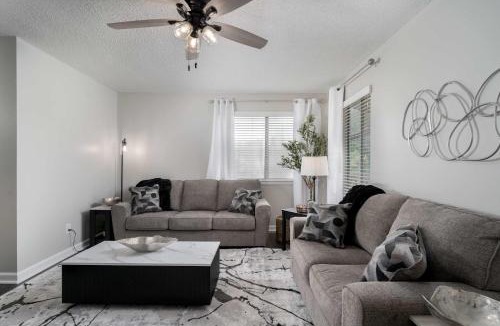 Northport House | Grand Lakes Condo - Renovated 2BR-1 5BA Condo - Near UA