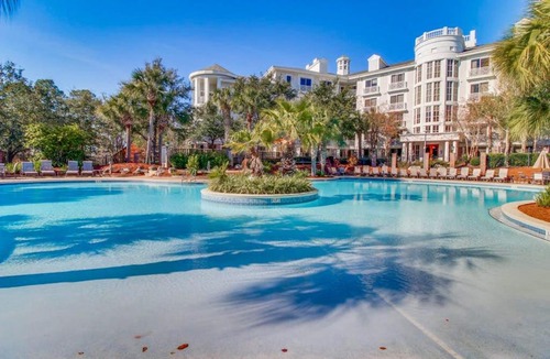 Baytowne Wharf House | Grand resort condo with golf course pool & luxe amenities