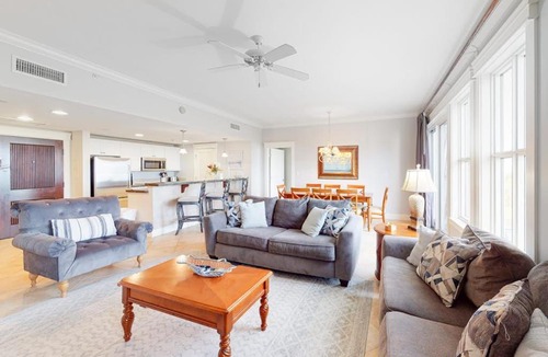 Baytowne Wharf House | Grand resort condo with golf course pool & luxe amenities