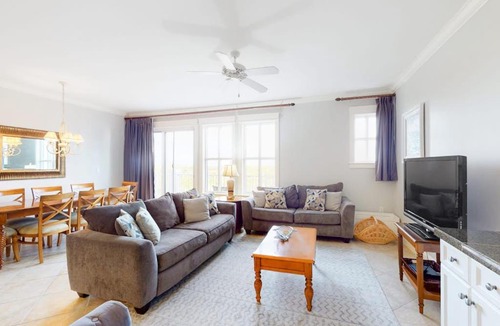 Baytowne Wharf House | Grand resort condo with golf course pool & luxe amenities