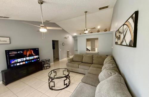 Florida Pines House | Grand Superior Pines 3BR Pool Home near Disney