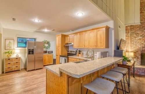 Florence House | Grassy Knoll w Hot Tub, Kayaks, Pier near RTJ